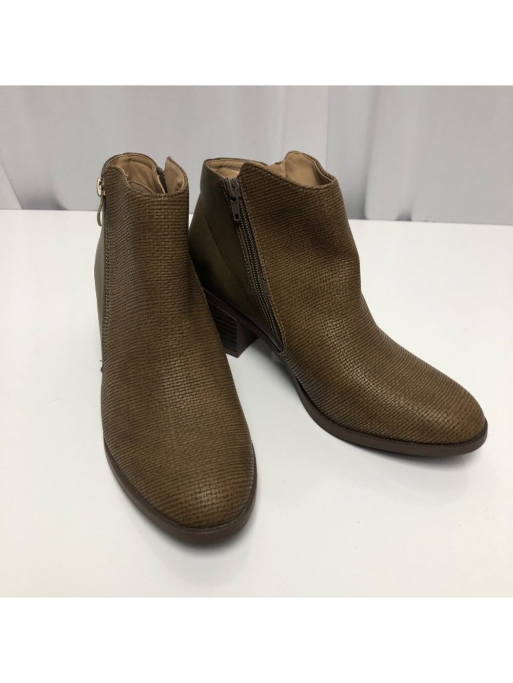 Womens Brown Textured Ankle Boots Womens Size 8.5 Side Zipper Block Heel NEW
